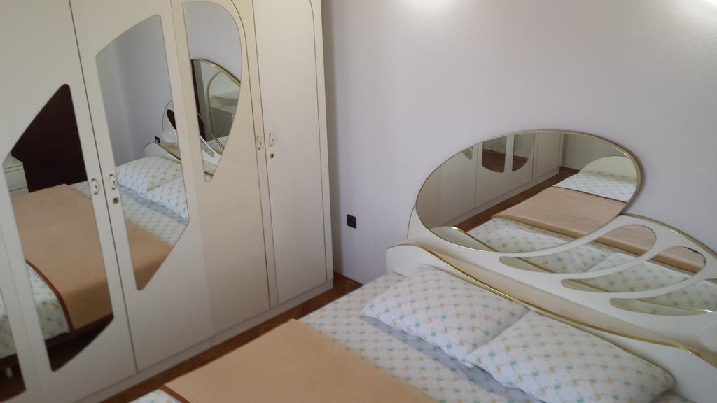 Apartment Golubica 2 Marina Zimmer foto